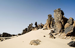 Скальная гряда на плато Тассилин Ахаггар