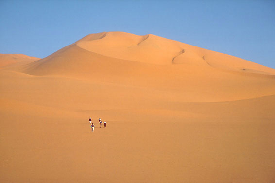 Гигантская песчаная дюна в Сахаре
