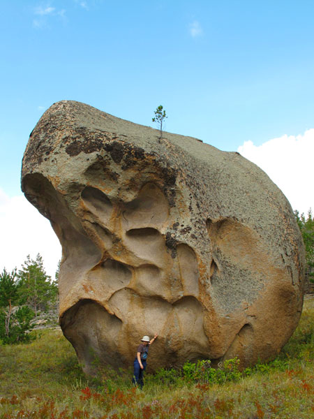 Камень Нос по перевалом Клык