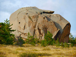 Камень Обезьяны в горах Кент