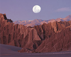 Луна над пустыней Атакама